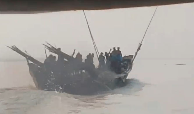 রায়পুরের মেঘনায় জেলেদের হামলায় মৎস্য কর্মকর্তাসহ আহত ৫
